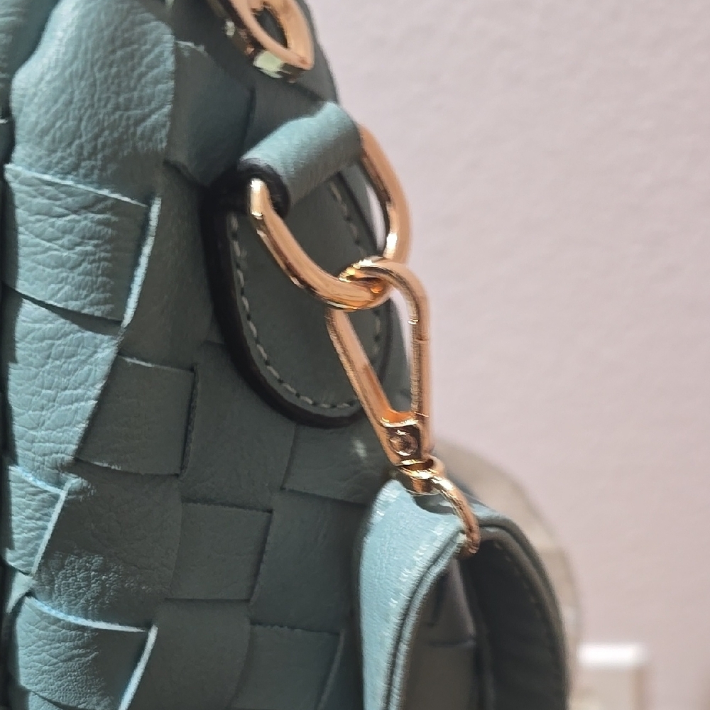 Teal Woven Handbag with Chain Detail Great For Summer Can Be Crossbody Bag - Picture 5 of 8